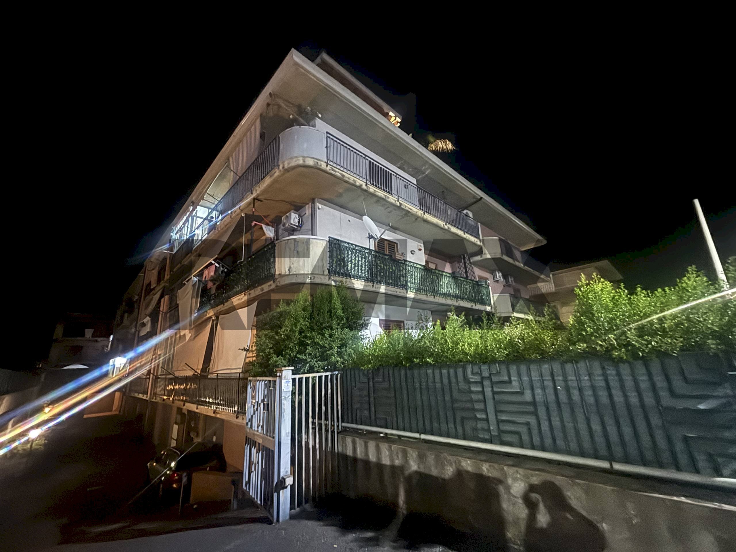 Edificio all\'aperto - Quadrilocale Via Santa Maria La Stella
 
52, Aci Sant'Antonio - foto 1