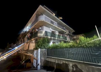 Edificio all\'aperto - Quadrilocale Via Santa Maria La Stella
 
52, Aci Sant'Antonio - foto 1