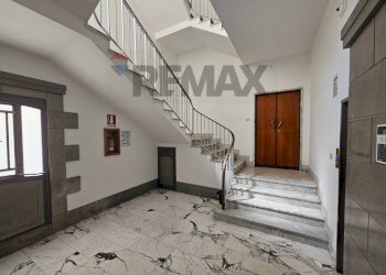 Ricezione / Lobby - Quadrilocale Via Giovanni Santoro
 
14, Salerno - foto 3