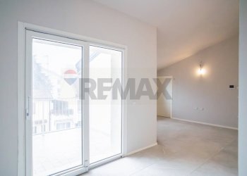 Stanza vuota - Quadrilocale Via Puttina
 
16, Viadana - foto 14