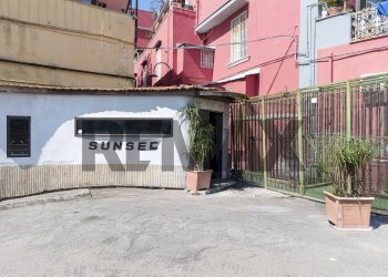 Edificio all\'aperto - Locale Commerciale C.so V.Emanuele
 
494/A, Napoli - foto 2