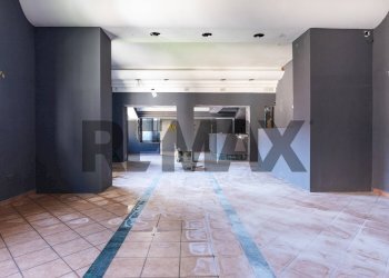 Ricezione / Lobby - Locale Commerciale C.so V.Emanuele
 
494/A, Napoli - foto 10