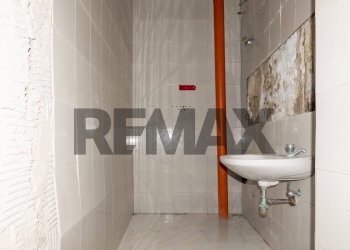 Bagno - Locale Commerciale C.so V.Emanuele
 
494/A, Napoli - foto 40