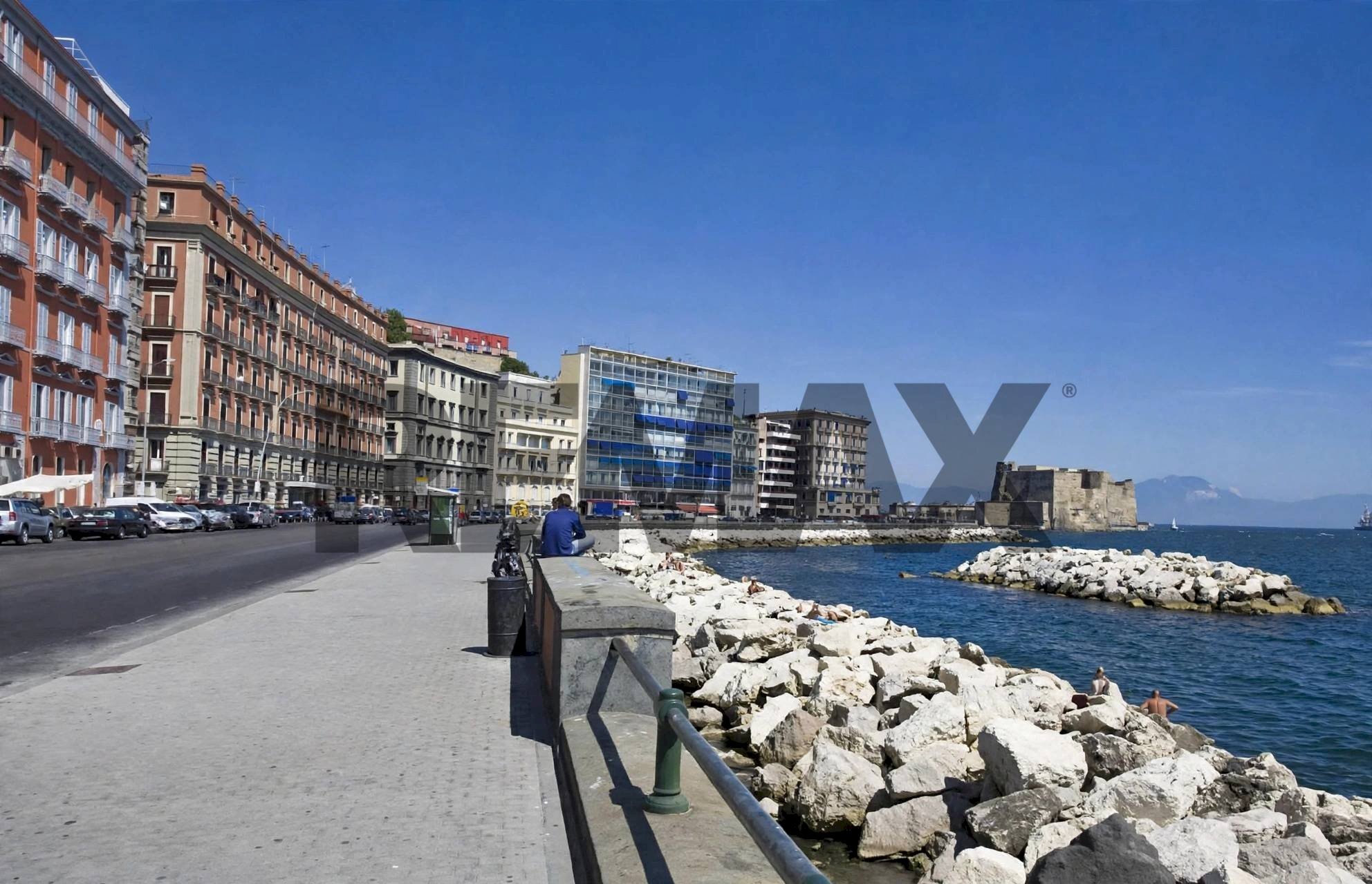 Vista dell\'acqua - Attività Commerciale Riviera Di Chiaia
289, Napoli - foto 3