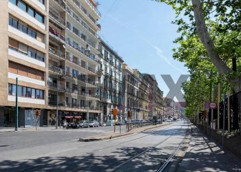 Edificio all\'aperto - Attività Commerciale Riviera Di Chiaia
289, Napoli - foto 1