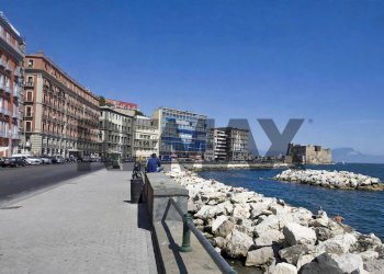 Vista dell\'acqua - Attività Commerciale Riviera Di Chiaia
289, Napoli - foto 3