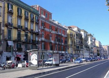 Edificio all\'aperto - Attività Commerciale Riviera Di Chiaia
289, Napoli - foto 4