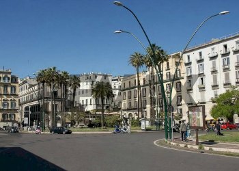 Edificio all\'aperto - Attività Commerciale Riviera Di Chiaia
289, Napoli - foto 5