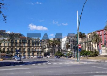 Edificio all\'aperto - Attività Commerciale Riviera Di Chiaia
289, Napoli - foto 6