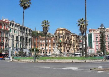 Edificio all\'aperto - Attività Commerciale Riviera Di Chiaia
289, Napoli - foto 10