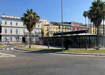 Edificio all\'aperto - Attività Commerciale Riviera Di Chiaia
289, Napoli - foto 11