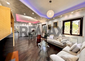 Sala da pranzo - Villa Via Greta Garbo
 
13, Roma - foto 46