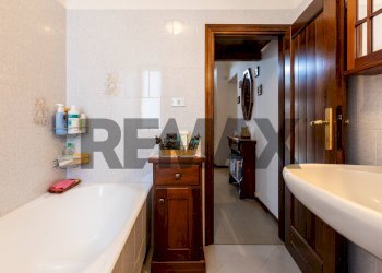 Bagno - Casa semi indipendente Strada Iggio
 
-, Pellegrino Parmense - foto 38