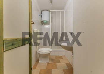 Bagno - Three-room apartment Via Esperson
 
16, Sassari - photo 8