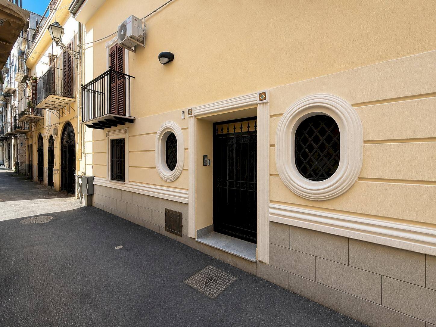 Foto 1 - Trilocale Vicolo Forno Ai Maestri D'acqua
 
7, Palermo - foto 1