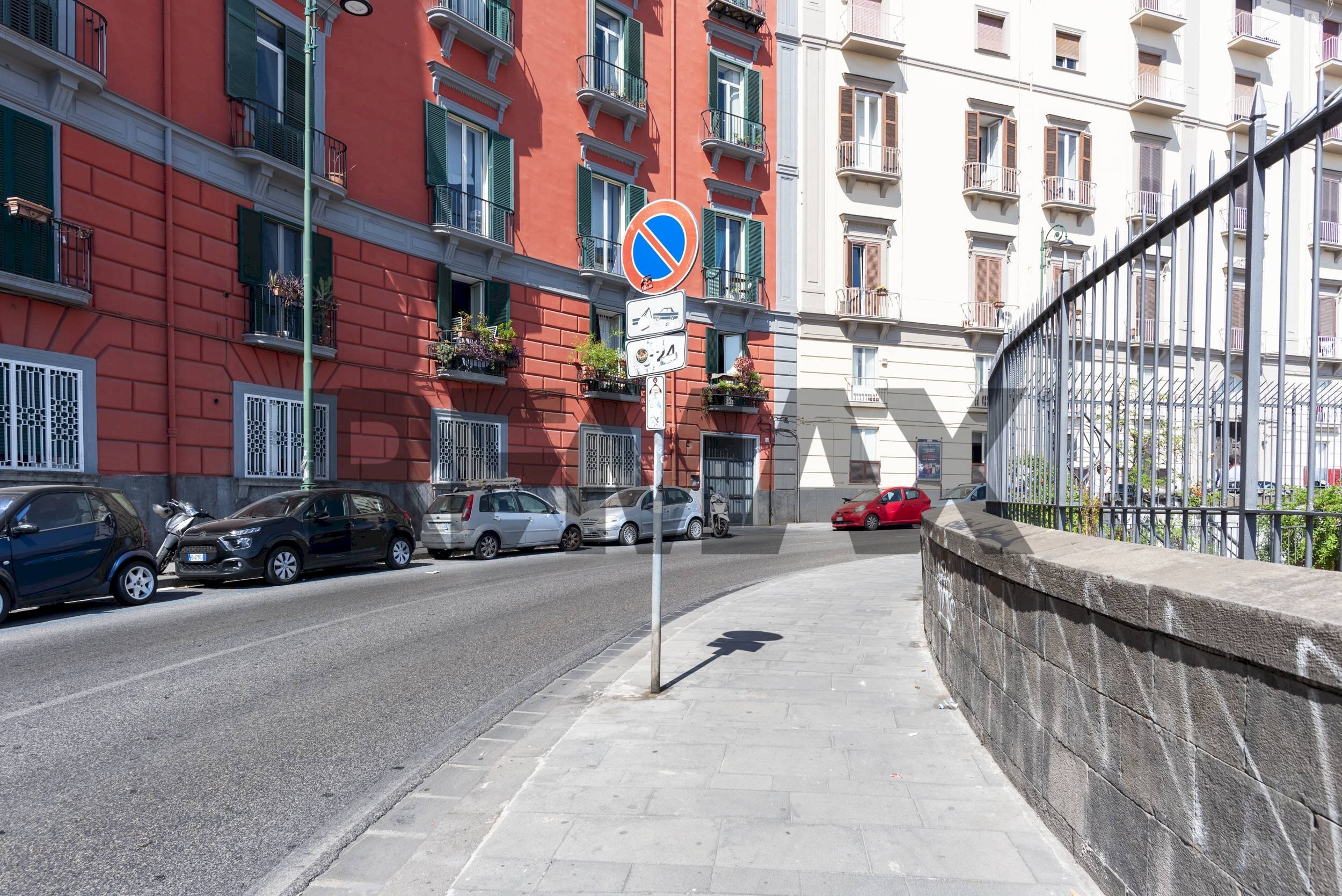 Edificio all\'aperto - Trilocale Corso Vittorio Emanuele
 
SNC, Napoli - foto 1