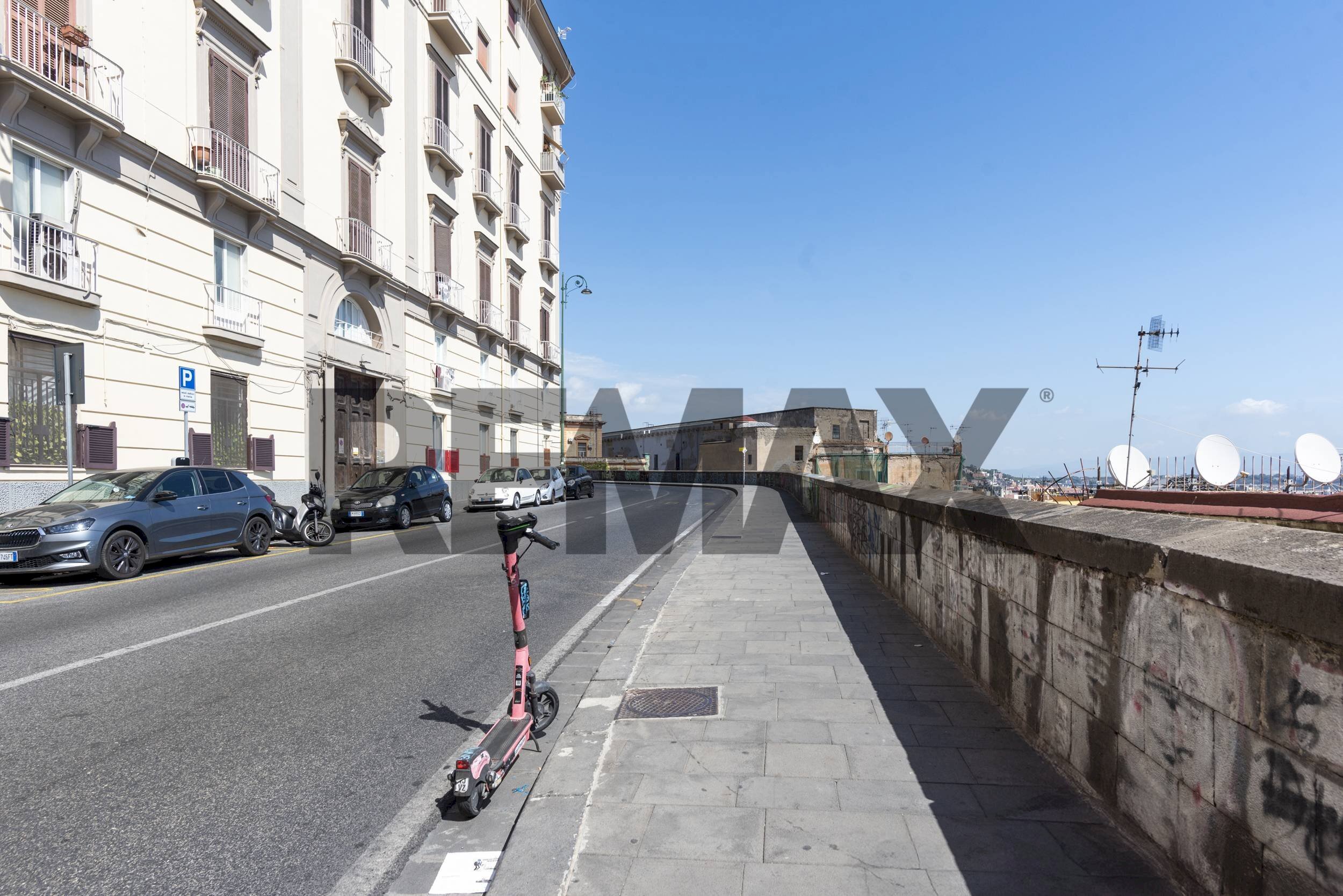 Edificio all\'aperto - Trilocale Corso Vittorio Emanuele
SNC, Napoli - foto 2