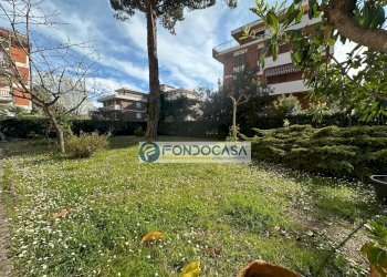 giordino condominiale - Trilocale Via Pisa
 
22, Massa - foto 3