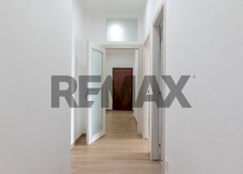 Hall / corridoio - Three-room apartment Corso liberazione
 
20, Arona - photo 2