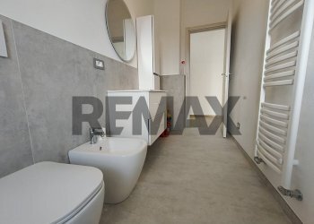 Bagno - Three-room apartment Corso liberazione
 
20, Arona - photo 10