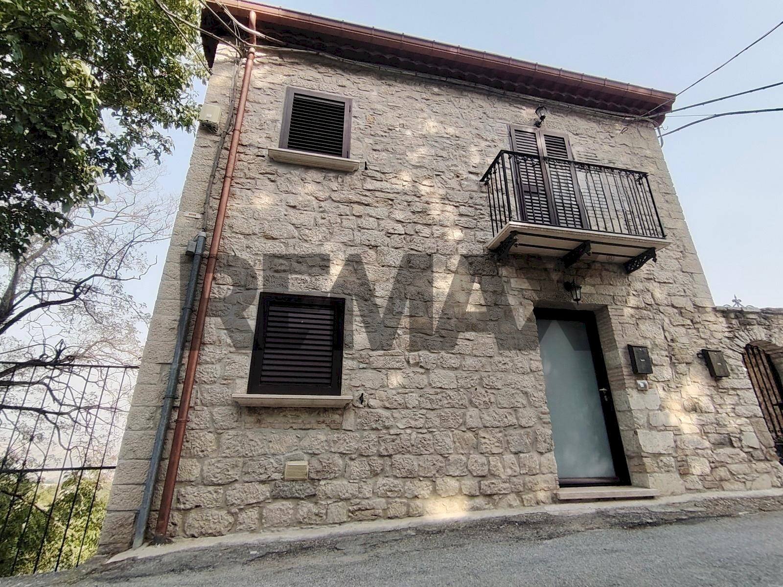 Casa all\'aperto - Casa semi indipendente Via Portanova
32, Torella del Sannio - foto 2