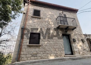Casa all\'aperto - Casa semi indipendente Via Portanova
 
32, Torella del Sannio - foto 1