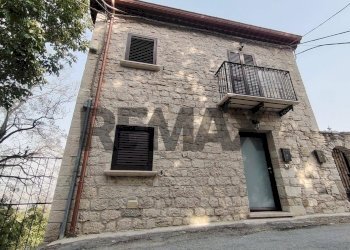 Casa all\'aperto - Casa semi indipendente Via Portanova
 
32, Torella del Sannio - foto 2