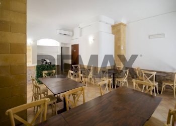Sala da pranzo - Locale Commerciale Viale Regina Elena
 
28, Trapani - foto 1