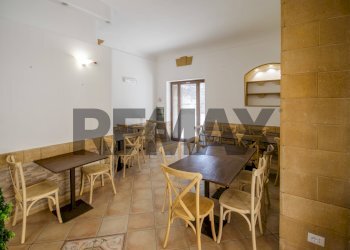 Sala da pranzo - Locale Commerciale Viale Regina Elena
 
28, Trapani - foto 8