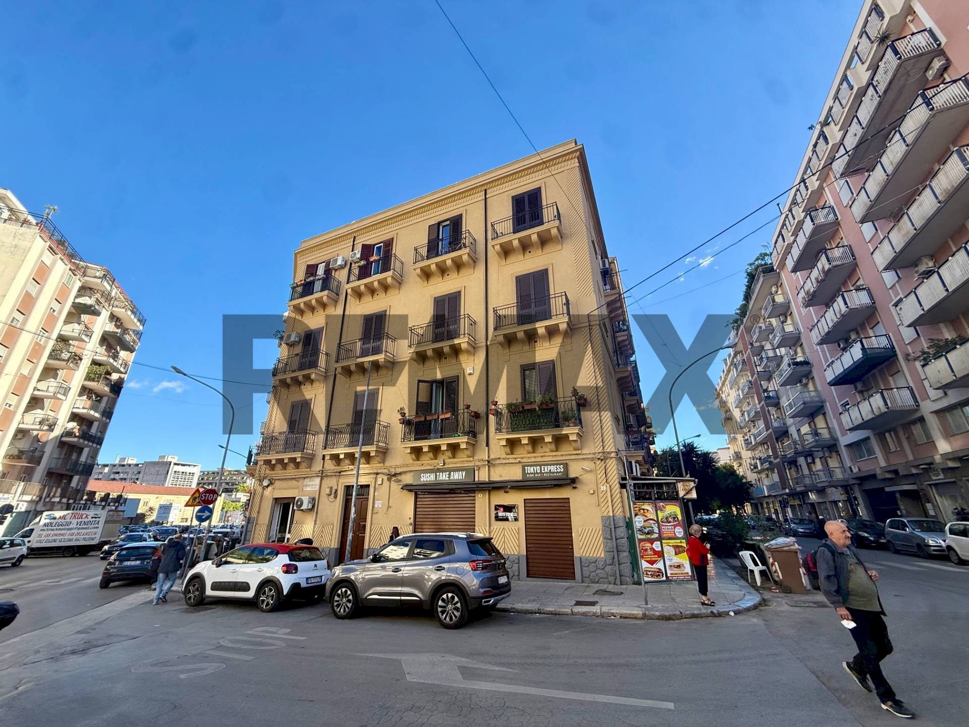 Edificio all\'aperto - Three-room apartment Piazza Raffaele Busacca
 
2, Palermo - photo 1
