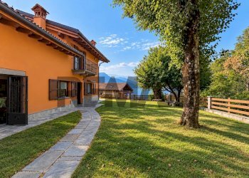 Giardino - Villa naro
 
snc, Gravedona ed Uniti - foto 6