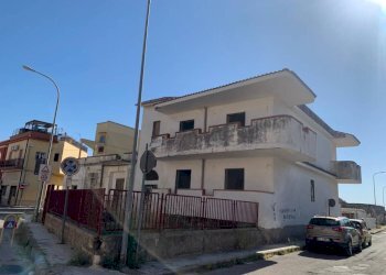 Facciata - Casa indipendente via Caduti di Nassirya, Pulsano - foto 1