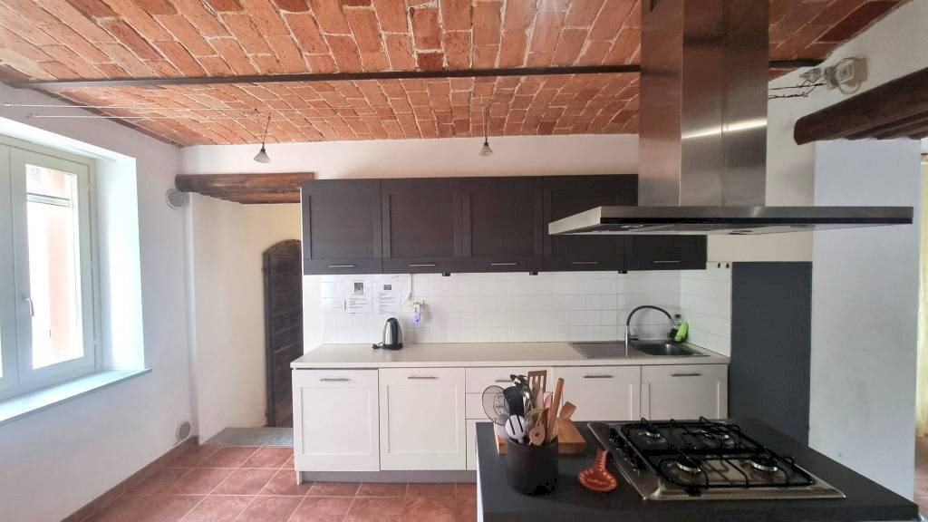 Cucina - Rustico via Sant'Ambrogio, 30, Incisa Scapaccino - foto 3