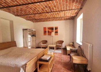 Camera da letto - Rustico via Sant'Ambrogio, 30, Incisa Scapaccino - foto 9