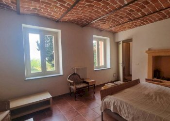 Camera da letto - Rustico via Sant'Ambrogio, 30, Incisa Scapaccino - foto 11