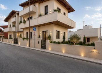 Facciata - Casa indipendente via Brindisi, Casarano - foto 1