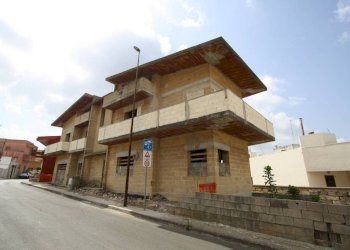 Facciata - Casa indipendente via Brindisi, Casarano - foto 24