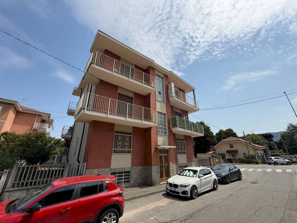 Facciata - Trilocale via Quarto, San Mauro Torinese - foto 1