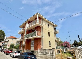 Facciata - Trilocale via Quarto, San Mauro Torinese - foto 2