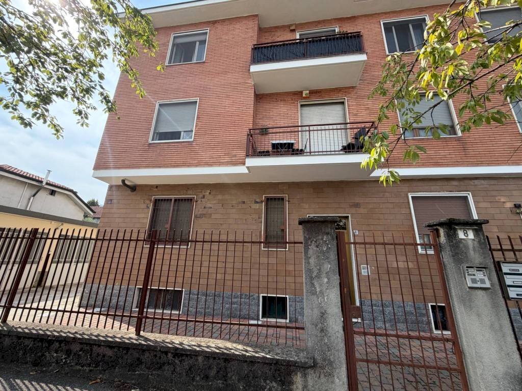 Facciata - Trilocale via Cherasco, 8, San Mauro Torinese - foto 1