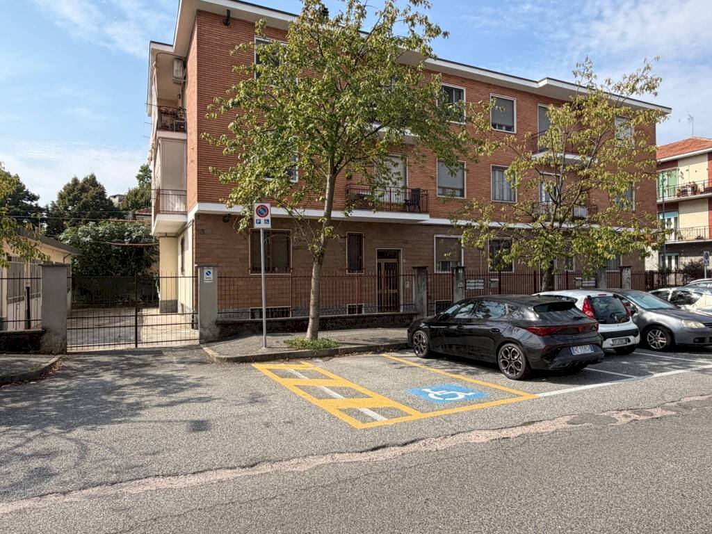 Posto macchina - Trilocale via Cherasco, 8, San Mauro Torinese - foto 3