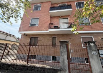 Facciata - Trilocale via Cherasco, 8, San Mauro Torinese - foto 1