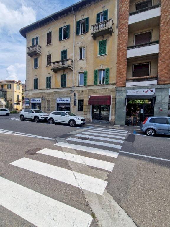Facciata - Negozio viale Milano, 26, Varese - foto 1