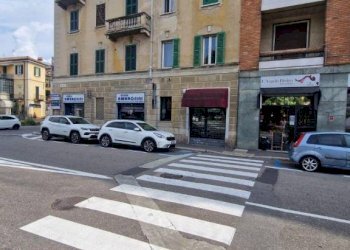 Facciata - Negozio viale Milano, 26, Varese - foto 1