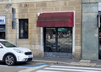 Facciata - Negozio viale Milano, 26, Varese - foto 2