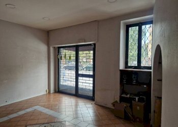 Stanza non arredata - Negozio viale Milano, 26, Varese - foto 4