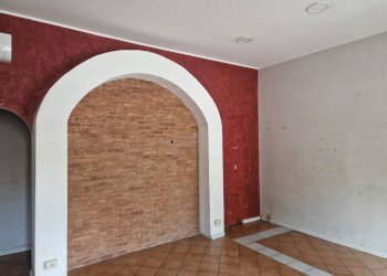 Stanza non arredata - Negozio viale Milano, 26, Varese - foto 5