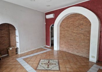 Interno non residenziale - Negozio viale Milano, 26, Varese - foto 6