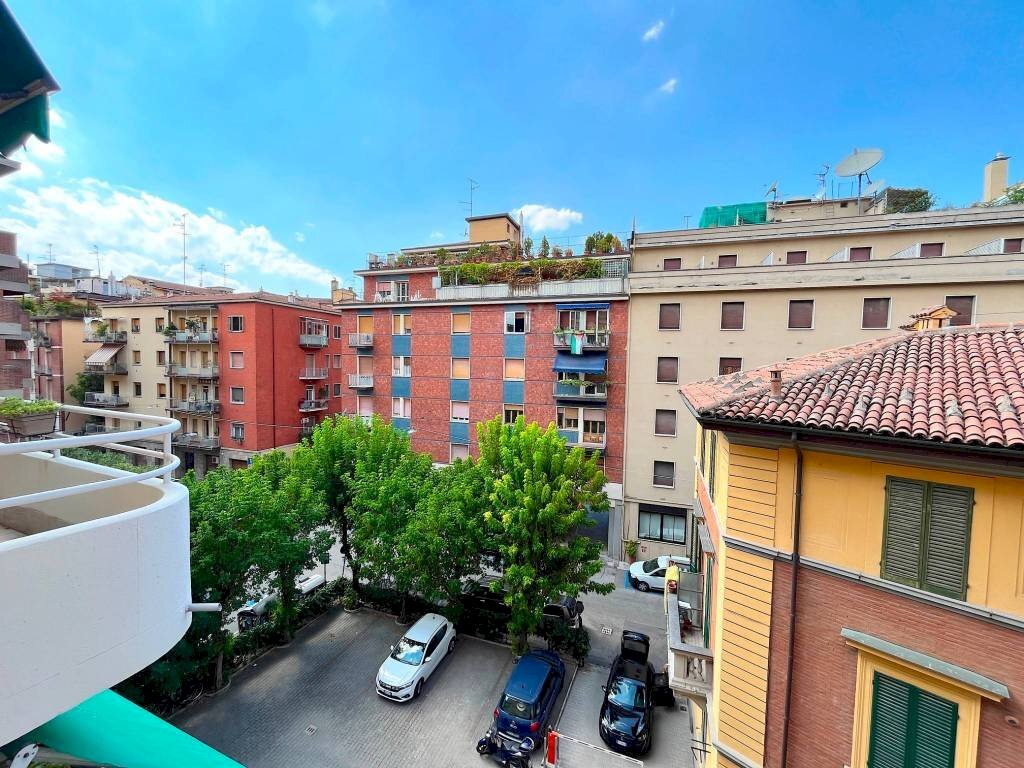 Vista - Trilocale via Santa Croce, Bologna (zona Centro Storico) - foto 1