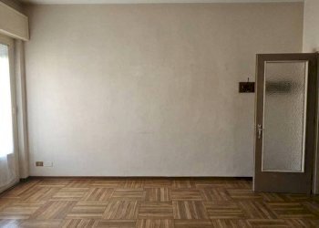 Camera da letto - Trilocale via Giacomo Matteotti, 5, Cuneo (zona Centro) - foto 4